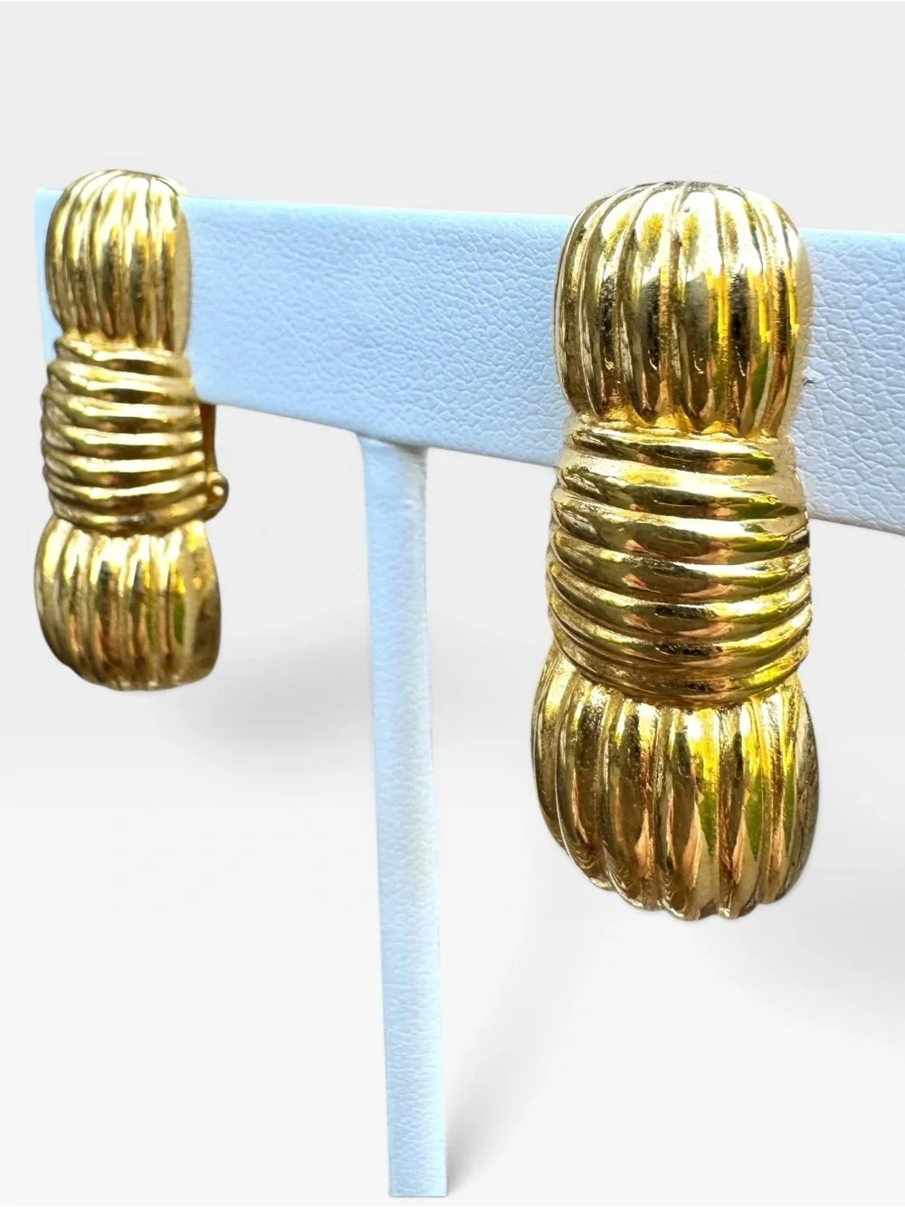 FENDI Authentic Vintage Gold-tone Sculpted Clip Earrings